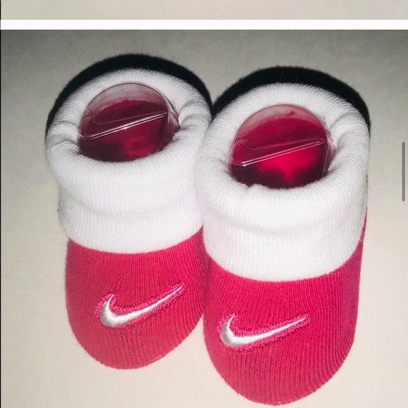 New Nike Red White Infant Booties 0-6 Month 2 Pair - Picture 5 of 16